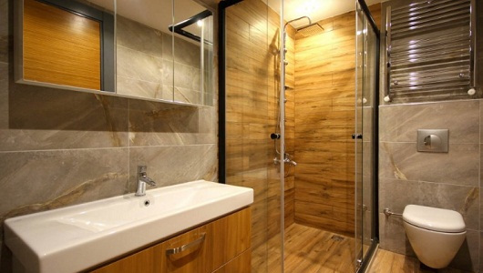 Revestimiento de duchas con porcelánico imitación madera EUROMID LEVANTE S.L.